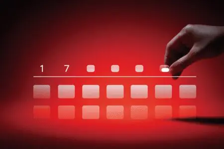 Koledar ki prikazuje tedensko jemanje tablet in zmanjšanje vnetja pojasnjuje kako dolgo jemati Naklofen