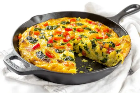bogata frittata kot odličen primer kako porabiti jajca